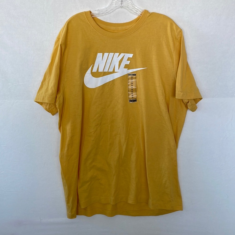 NWT. NIKE Crewneck Tee. Yellow. Size XL